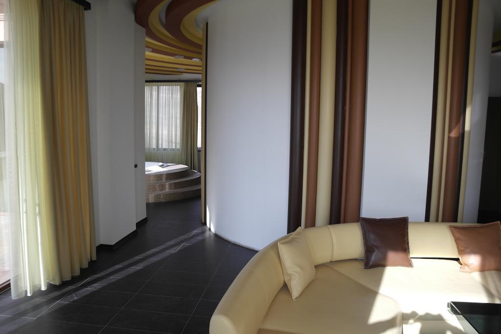 Arzakan Akhtamar Hotel Cjsc الغرفة الصورة