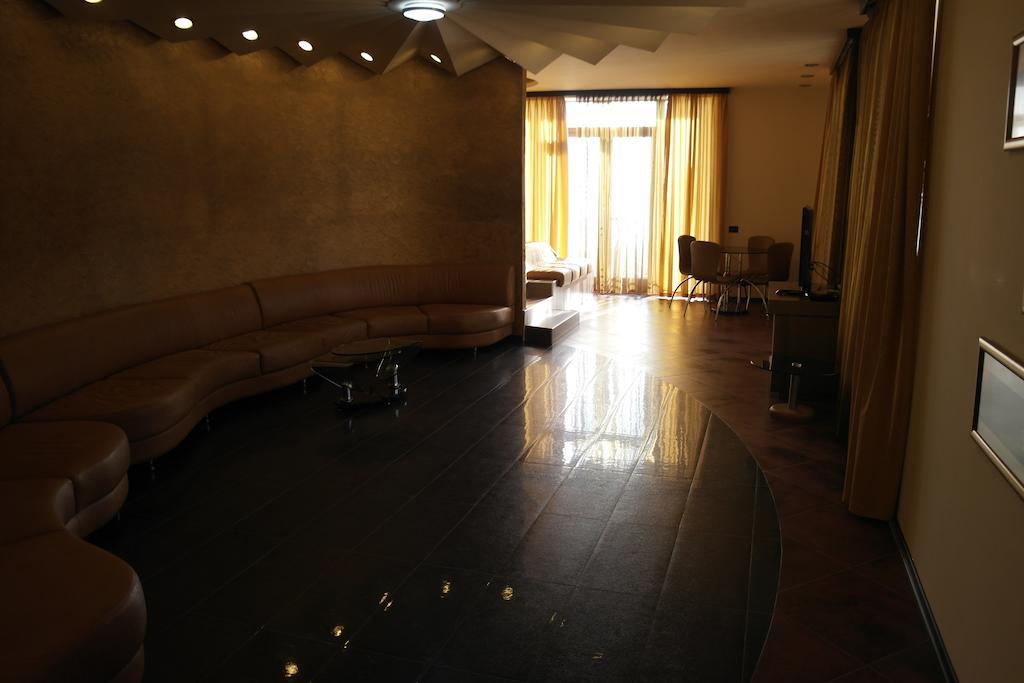 Arzakan Akhtamar Hotel Cjsc الغرفة الصورة